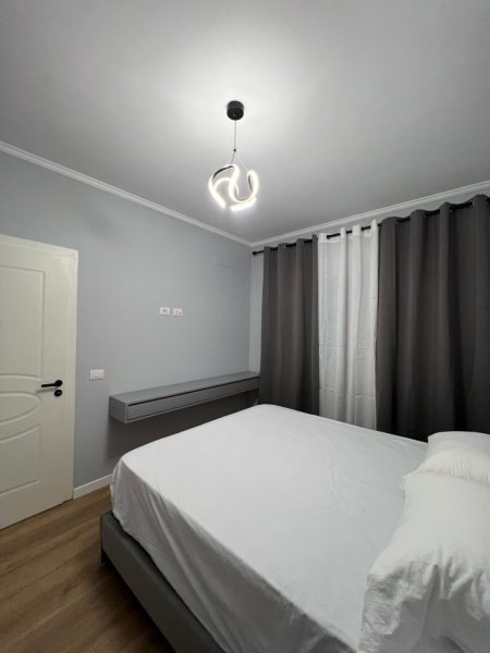 Tirane, jepet me qera apartament 1+1+Ballkon Kati 4, 65 m² 500 € (Rr: Gryka Kacanikut)