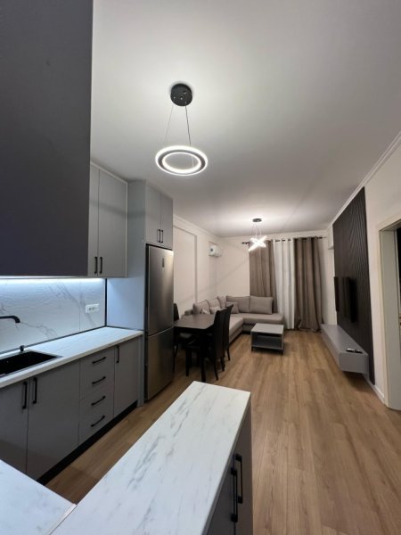 Tirane, jepet me qera apartament 1+1+Ballkon Kati 4, 65 m² 500 € (Rr: Gryka Kacanikut)