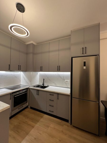 Tirane, jepet me qera apartament 1+1+Ballkon Kati 4, 65 m² 500 € (Rr: Gryka Kacanikut)