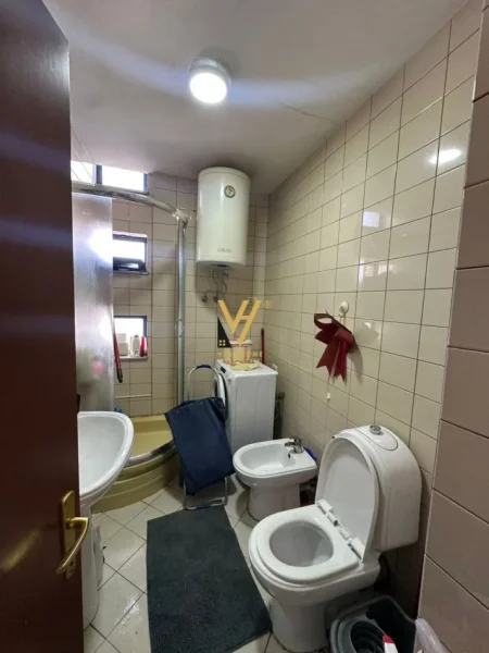 Tirane, jepet me qera apartament 1+1+Ballkon Kati 9, 58 m² 700 € (RRUGA E KOSOVAREVE)