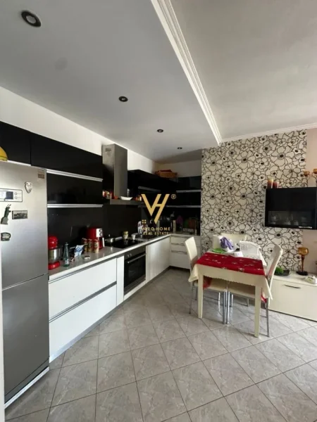 Tirane, jepet me qera apartament 1+1+Ballkon Kati 9, 58 m² 700 € (RRUGA E KOSOVAREVE)