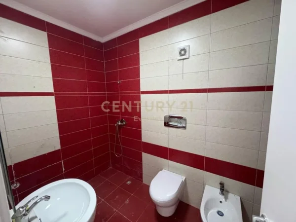 Shqiperi, shitet apartament 1+1 Kati 9, 55 m² 87.000 € (Rr.Besim Alla)