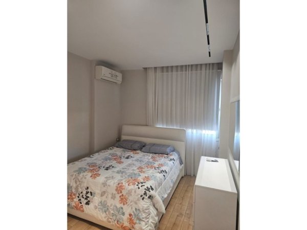 Tirane, jepet me qera apartament 1+1 Kati 5, 61 m² 650 € (pranë Ambasadës Amerikane)