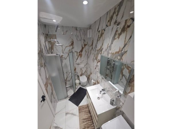 Tirane, jepet me qera apartament 1+1 Kati 5, 61 m² 650 € (pranë Ambasadës Amerikane)