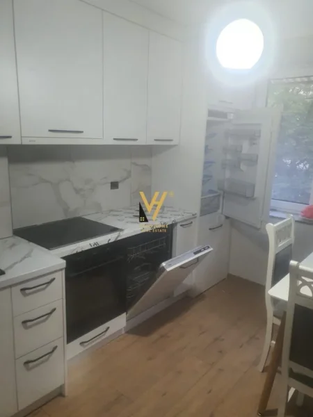 Tirane, jepet me qera apartament 1+1+Ballkon Kati 1, 60 m² 700 € (RRUGA SAMI FRASHERI)