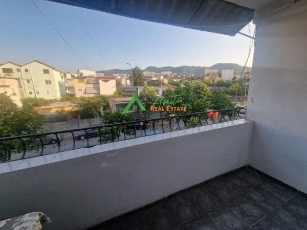Tirane, shitet apartament 3+1+Ballkon Kati 3, 98 m² 178.000 € , Stacioni i Fundit i Tiranes se re