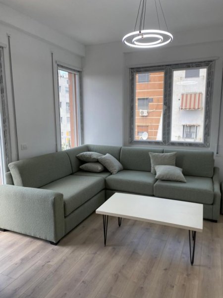 Tirane, jepet me qera apartament 1+1 Kati 4, 65 m² 500 € ( *JEPET ME QERA APARTAMENT 1+1 – 5 MAJ AFER CONCORDIT*)