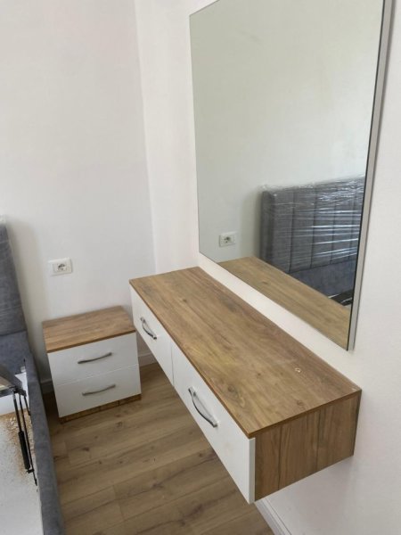 Tirane, jepet me qera apartament 1+1 Kati 4, 65 m² 500 € ( *JEPET ME QERA APARTAMENT 1+1 – 5 MAJ AFER CONCORDIT*)