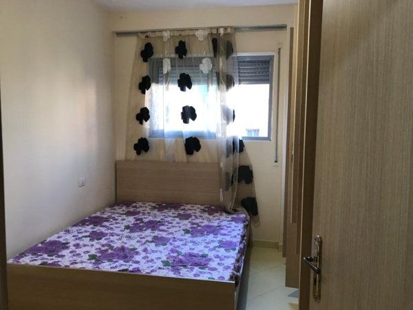 Tirane, jepet me qera apartament 2+1 Kati 1, 350 € 