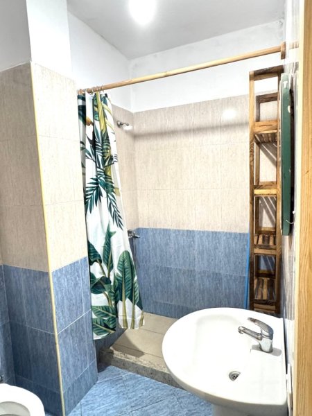 Tirane, jepet me qera apartament 1+1+Ballkon Kati 2, 70 m² 450 € (Astir, Rruga Mikel Maruli)