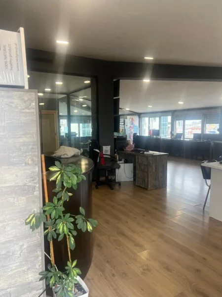 Tirane, jepet me qera zyre Kati 7, 250 m² 2.500 € (Tregu Elektrik)