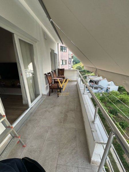 Tirane, jepet me qera apartament 2+1+Ballkon Kati 4, 100 m² 400 € (FRESK)