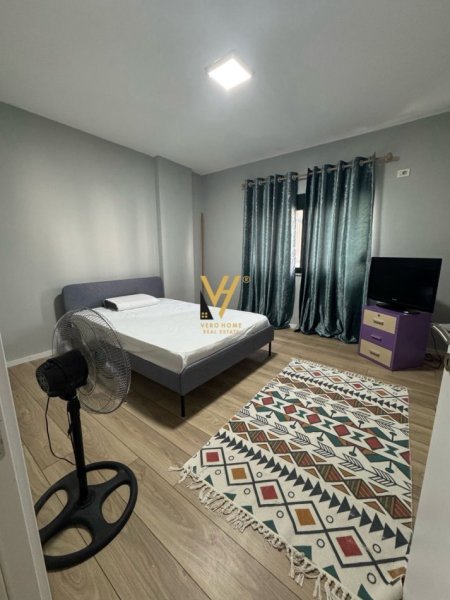 Tirane, jepet me qera apartament 2+1+Ballkon Kati 4, 100 m² 400 € (FRESK)