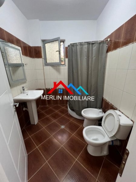 Tirane, jepet me qera apartament 2+1 Kati 2, 90 m² 600 € ( SAUK ne Rruga Bektash Berberi)