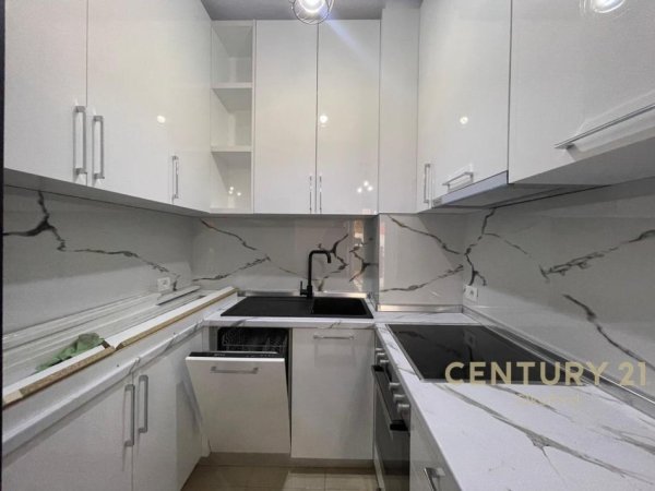 Tirane, jepet me qera apartament 1+1 Kati 7, 60 m² 550 € (PRANE REPORT TV)