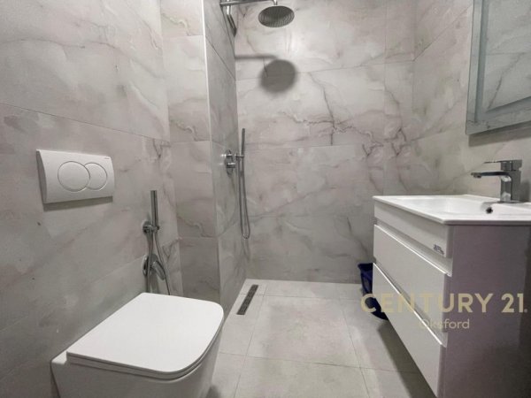 Tirane, jepet me qera apartament 1+1 Kati 7, 60 m² 550 € (PRANE REPORT TV)