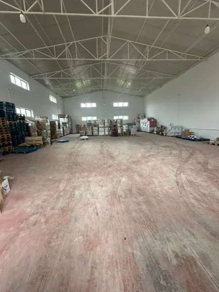 Tirane, jepet me qera magazine Kati 0, 500 m² 2.000 € (Berzhite)