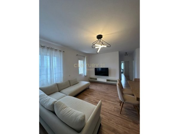 Tirane, shitet apartament 3+1 Kati 4, 131 m² 141.000 € (prane Bar Restorant &#039;&#039; 2 Luanet&#039;&#039;)