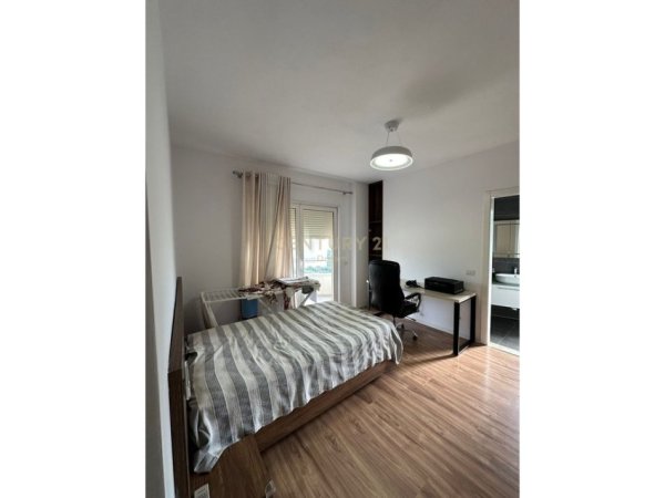 Tirane, shitet apartament 3+1 Kati 4, 131 m² 141.000 € (prane Bar Restorant &#039;&#039; 2 Luanet&#039;&#039;)