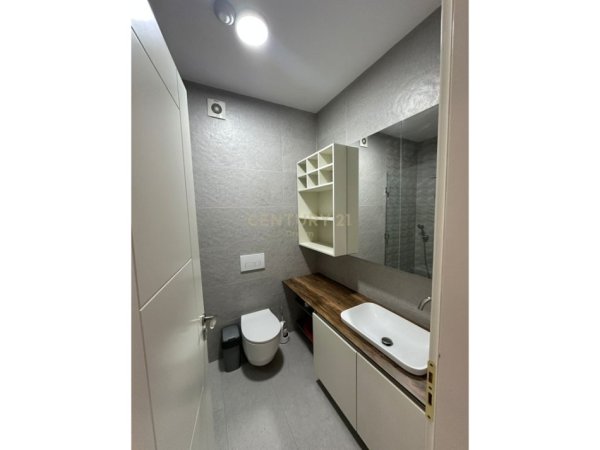 Tirane, shitet apartament 3+1 Kati 4, 131 m² 141.000 € (prane Bar Restorant &#039;&#039; 2 Luanet&#039;&#039;)