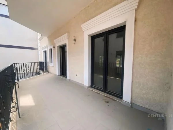 Tirane, jepet me qera ambjent biznesi Kati 1, 166 m² 3.200 € (Rr.e Sales)