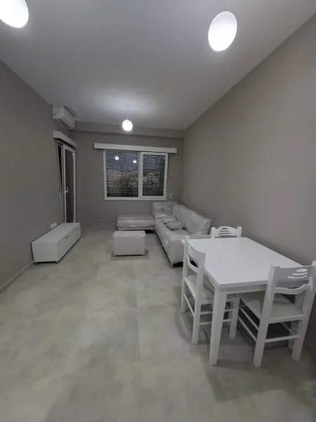 Tirane, jepet me qera apartament 1+1 Kati 6, 60 m² 600 € (yzberisht)