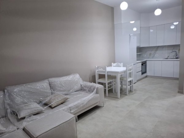 Tirane, jepet me qera apartament 1+1 Kati 6, 60 m² 600 € (yzberisht)