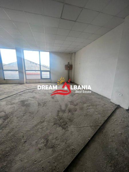 Tirane, shitet dyqan , 320 m²496,000 €