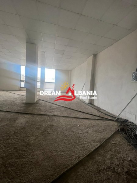 Tirane, shitet dyqan , 320 m²496,000 €