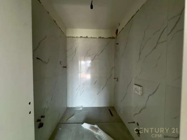 Tirane, shitet apartament 2+1+Ballkon Kati 4, 107 m² 185.000 € (Laprake)