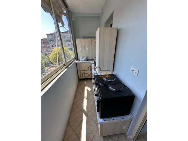 Tirane, jepet me qera apartament 1+1 Kati 4, 60 m² 500 € (Mbrapa Ambasades Amerikane)