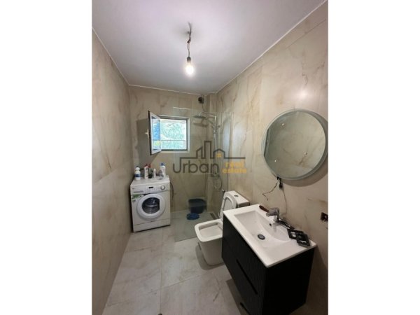 Tirane, jepet me qera apartament 1+1 Kati 4, 60 m² 500 € (Mbrapa Ambasades Amerikane)