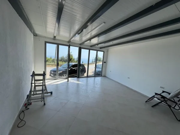 Shqiperi, jepet me qera dyqan Kati 0, 25 m² 2.000 € (fshatii Palas)