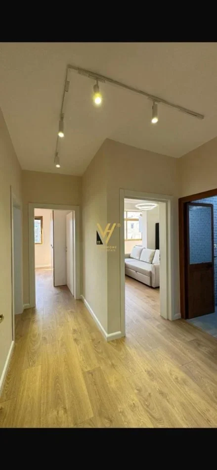 Tirane, jepet me qera apartament 2+1+Ballkon Kati 4, 70 m² 650 € (21 DHJETORI)