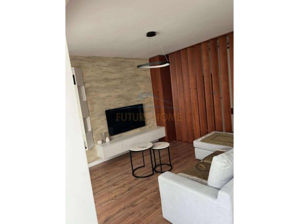 Tirane, jepet me qera apartament 2+1 Kati 2, 120 m² 800 € 