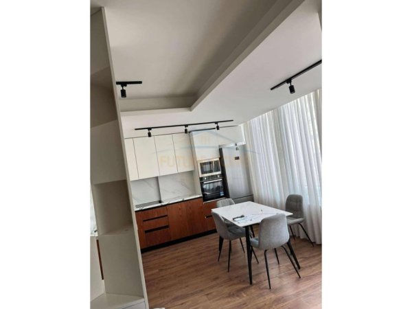 Tirane, jepet me qera apartament 2+1 Kati 2, 120 m² 800 € 
