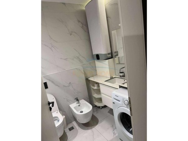 Tirane, jepet me qera apartament 2+1 Kati 2, 120 m² 800 € 