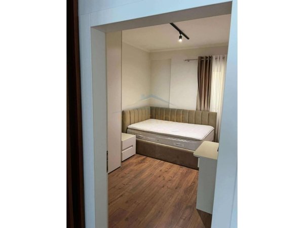 Tirane, jepet me qera apartament 2+1 Kati 2, 120 m² 800 € 