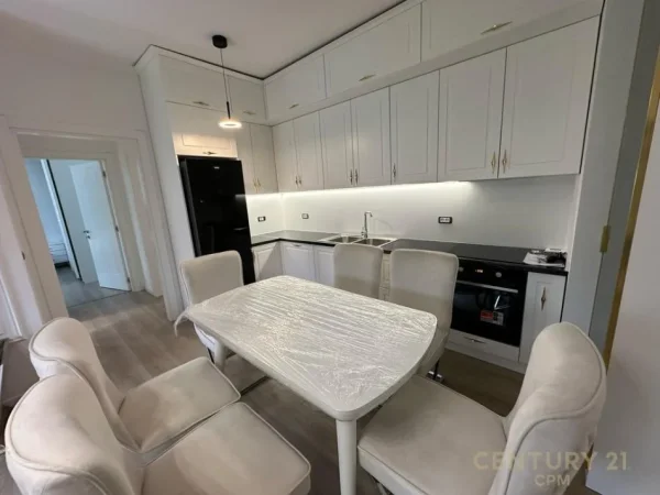 Tirane, jepet me qera apartament 2+1+Ballkon Kati 1, 107 m² 900 € (Kodra e diellit (Post Parkimi ))