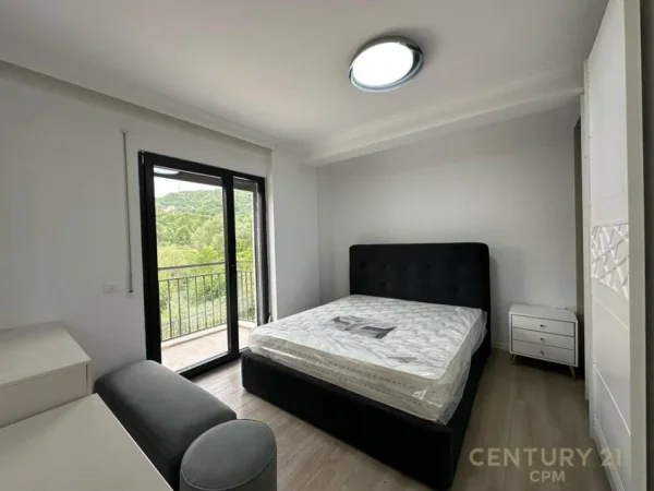 Tirane, jepet me qera apartament 2+1+Ballkon Kati 1, 107 m² 900 € (Kodra e diellit (Post Parkimi ))