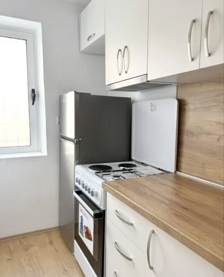 Shqiperi, jepet me qera apartament 1+1 , 490 € 