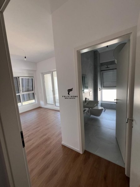 Tirane, jepet me qera zyre Kati 7, 75 m² 400 € (ALI DEMI)