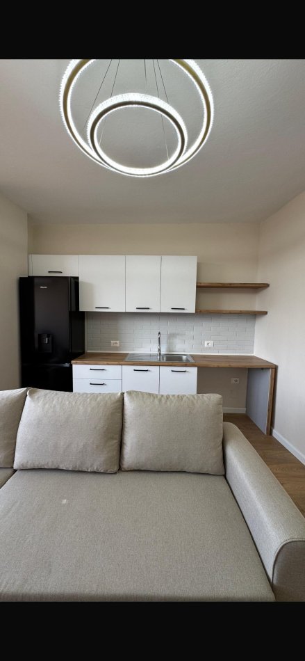 Tirane, jepet me qera apartament 2+1+Ballkon Kati 5, 75 m² 650 € (21 dhjetori, Pas Hotel Mondial)