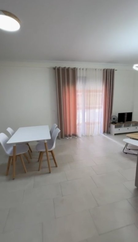 Tirane, jepet me qera apartament 2+1+Ballkon Kati 2, 100 m² 650 € (Rruga Kodra E Diellit)