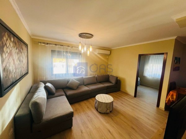 Tirane, jepet me qera apartament 2+1+Aneks Kati 4, 72 m² 600 € (Midis Komunes se Parisit dhe Stadiumit Dinamo)