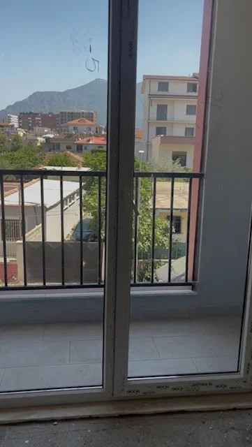 Tirane, shes apartament 2+1+Ballkon Kati 2, 116 m² 179.000 € (Rruga Besa)