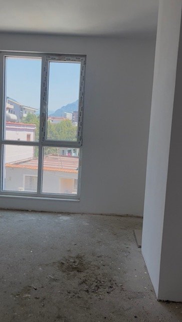 Tirane, shes apartament 2+1+Ballkon Kati 2, 116 m² 179.000 € (Rruga Besa)