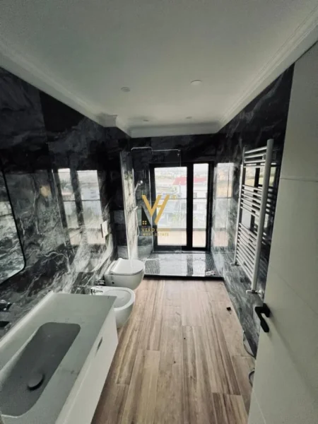 Tirane, jepet me qera Vile 4 Katshe Kati 0, 400 m² 2.500 € (SAUK, PRANE LIQENIT TE FARKES)