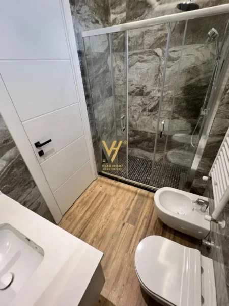 Tirane, jepet me qera Vile 4 Katshe Kati 0, 400 m² 2.500 € (SAUK, PRANE LIQENIT TE FARKES)