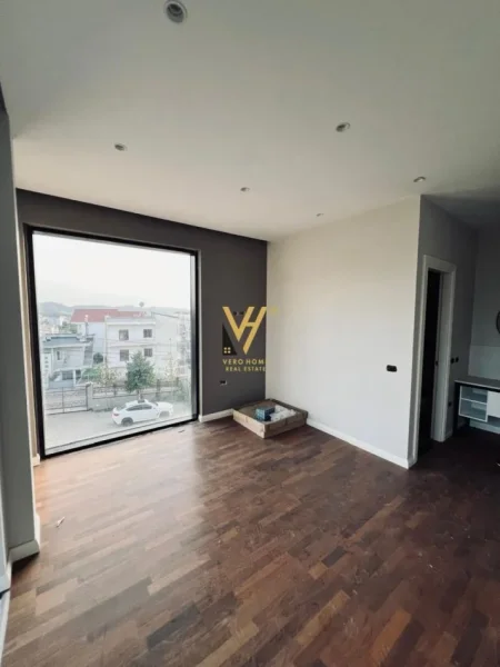 Tirane, jepet me qera Vile 4 Katshe Kati 0, 400 m² 2.500 € (SAUK, PRANE LIQENIT TE FARKES)